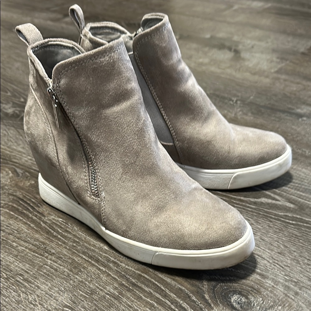 Anne Klein Sport Women's Gray/Tan Wedge Sneakers
